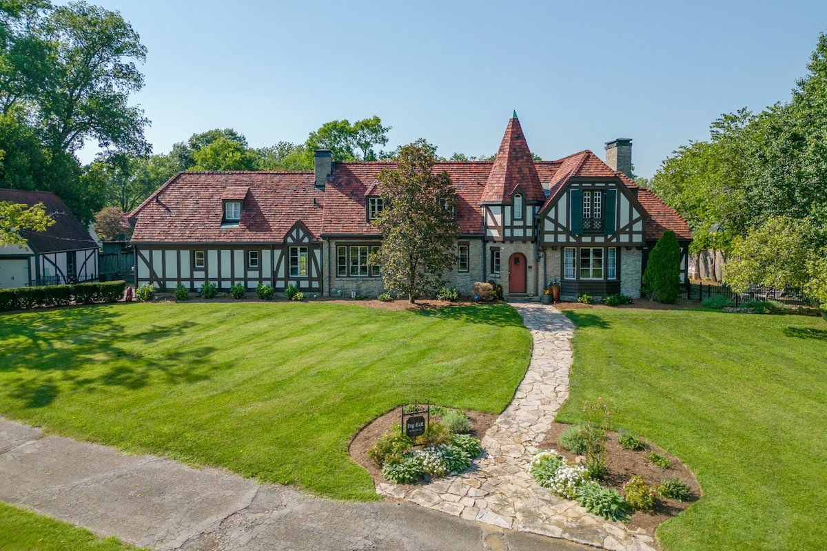 Charming Historic Ivy Hall Home in Prime Location! gallery image 2