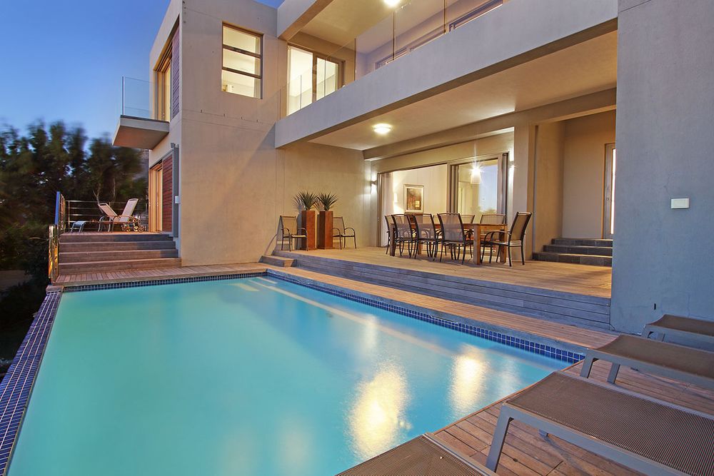 Photo 2 of Belmondo accommodation in Camps Bay, Cape Town with 5 bedrooms and 5 bathrooms
