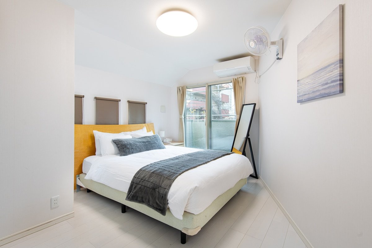 3Brm House in City Center! Perfect for big groups! gallery image 2