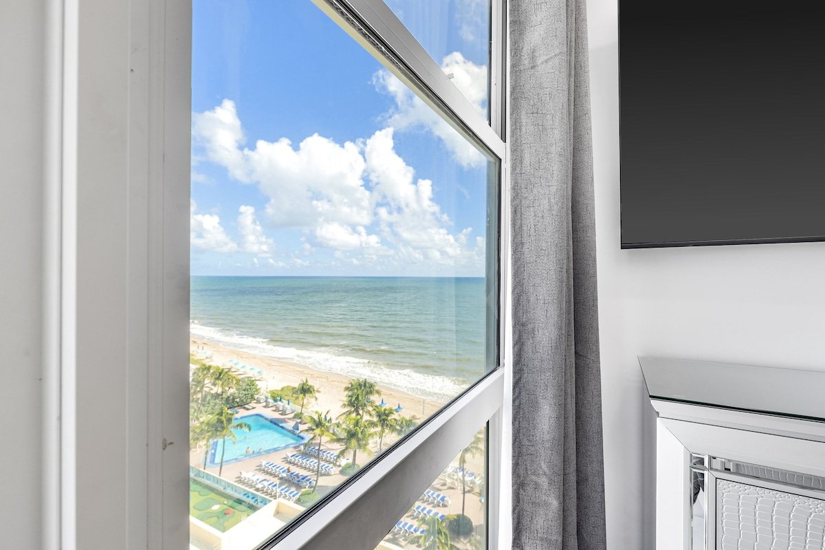 On the Beach, Newly redone, Views from your pillow gallery image 3