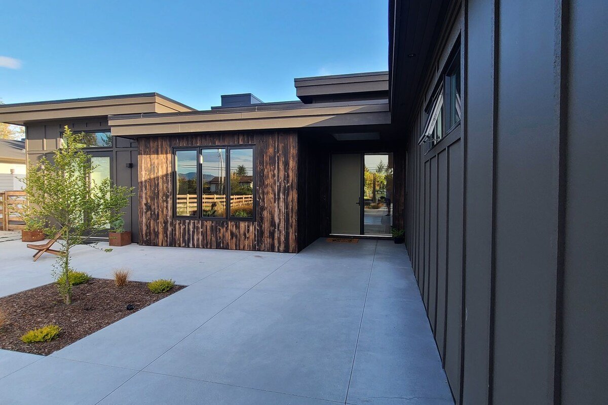 Stylish Modern Country Retreat gallery image 2