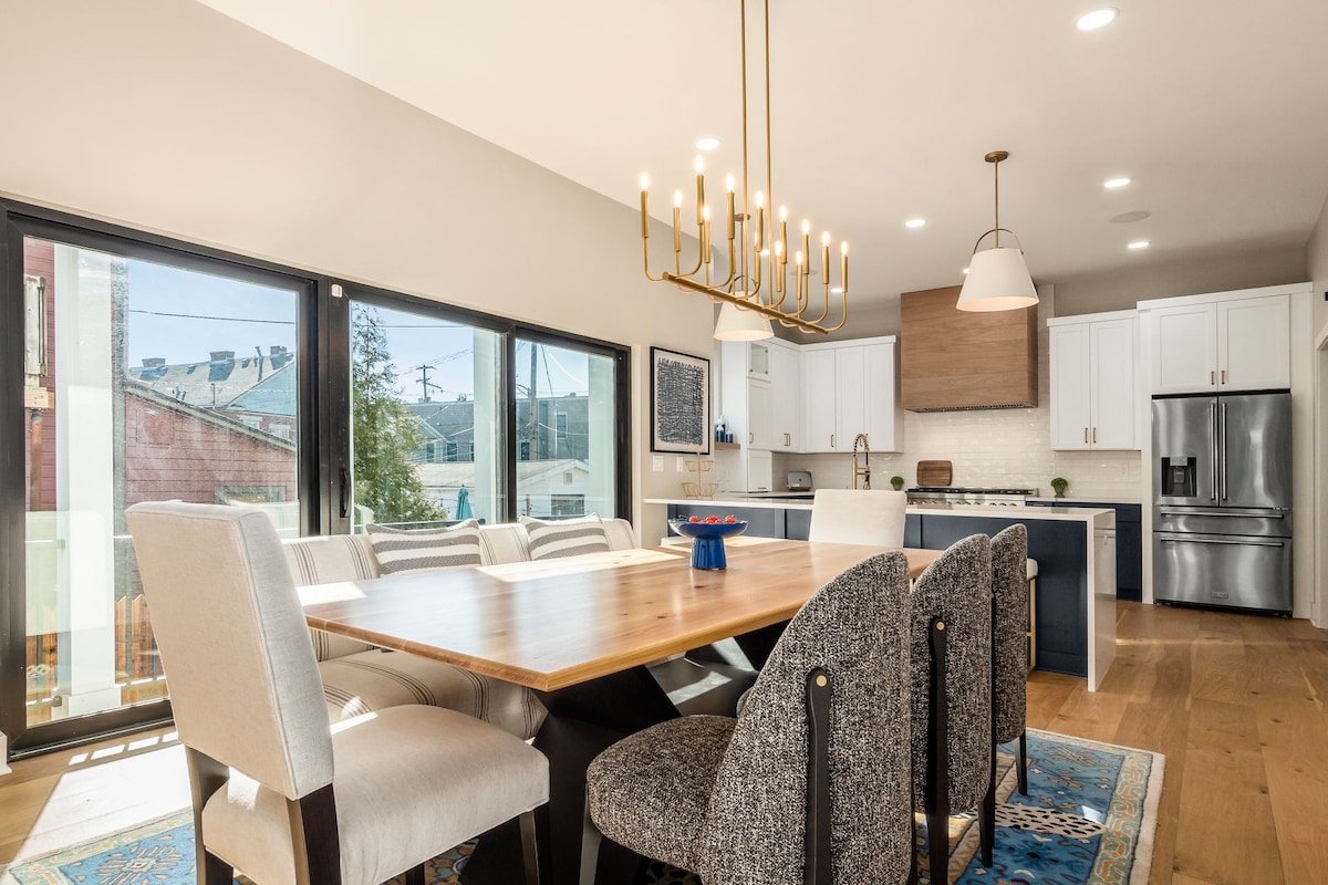 High End New Build, Rooftop Hot Tub, City Views! gallery image 5