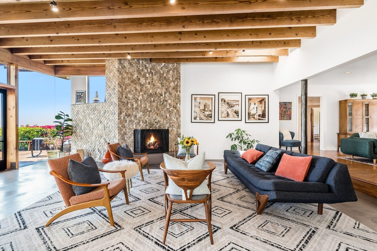 Luxurious Hilltop Mid-Century Retreat With a View! gallery image 4