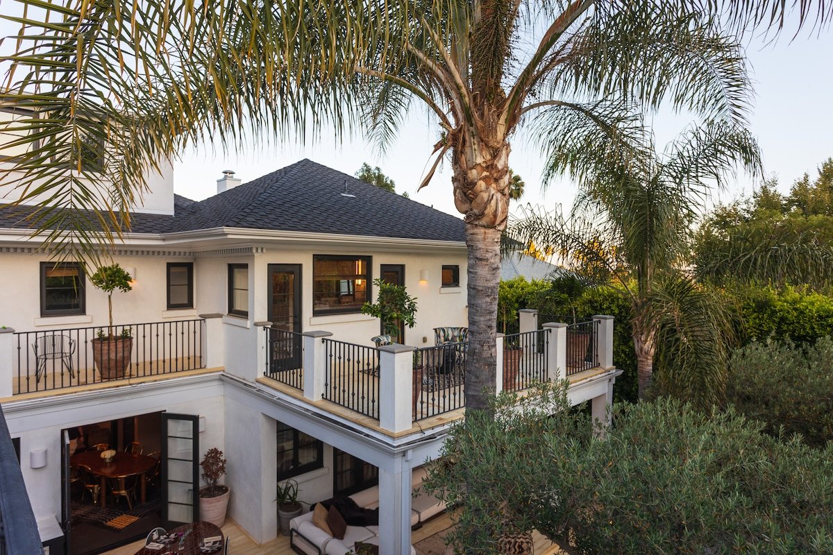 Runyon Canyon Botanical Oasis Villa gallery image 3