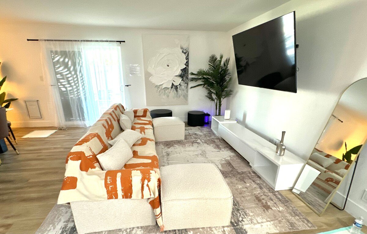 Getaway D Villa in Vegas w Pool n BBQ gallery image 5