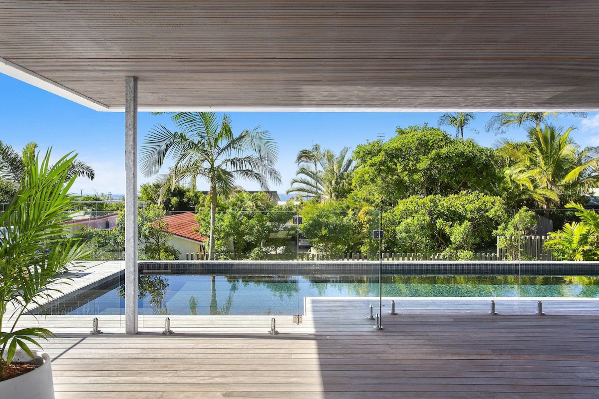 Bluey’s Beach House (5) – Ocean Views, Heated Pool gallery image 3