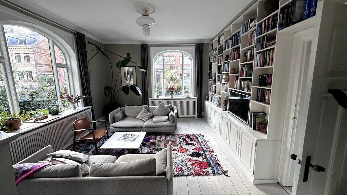 Luxurious, private & centrally-located Villa gallery image 4