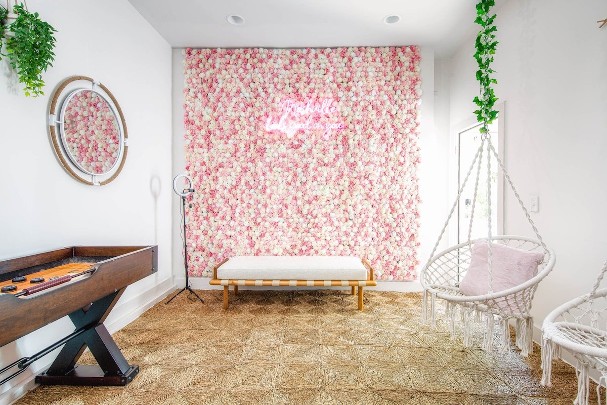 Bachelorette Bash! Sleeps 20! 2 Private rooftops! gallery image 3