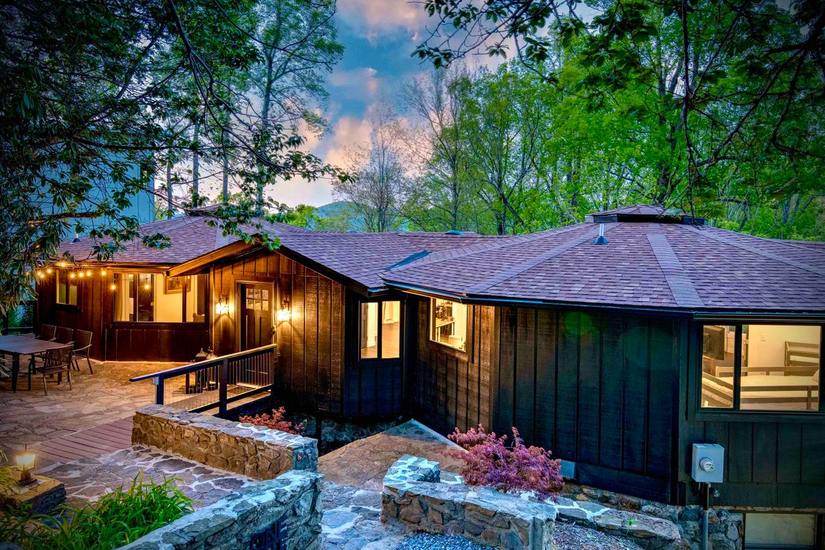 Sophisticated, modern, & unique. 5 miles downtown