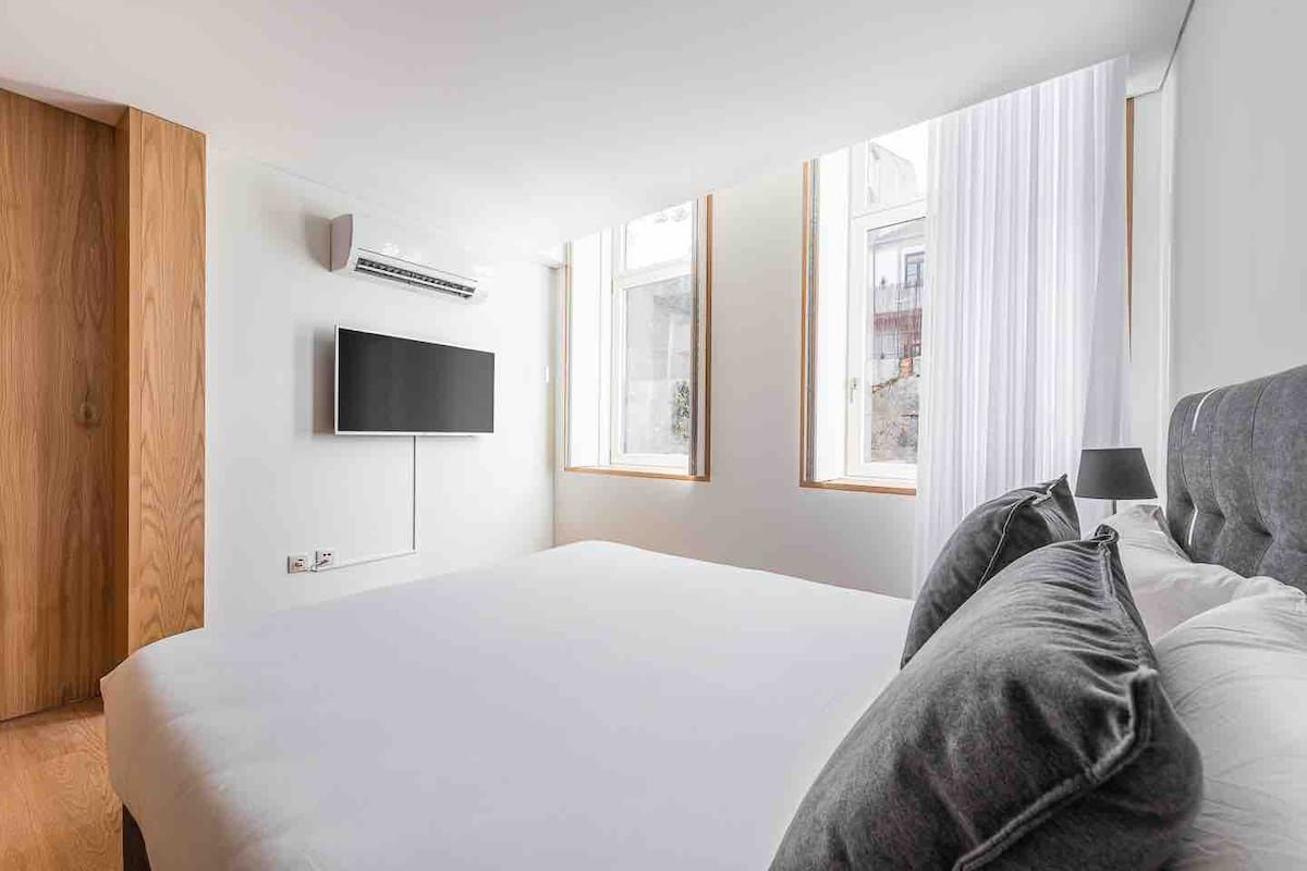 Downtown Alley Design Penthouse gallery image 5