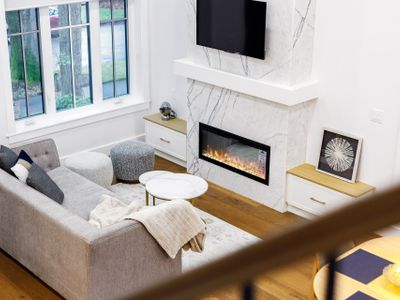 Luxe Marpole Gem: 10 min to YVR/DT, AC & Parking