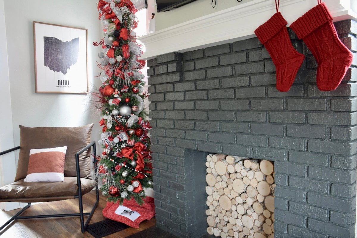 Buckeye Retreat • Sleeps 11 • Game Room • Parking gallery image 3