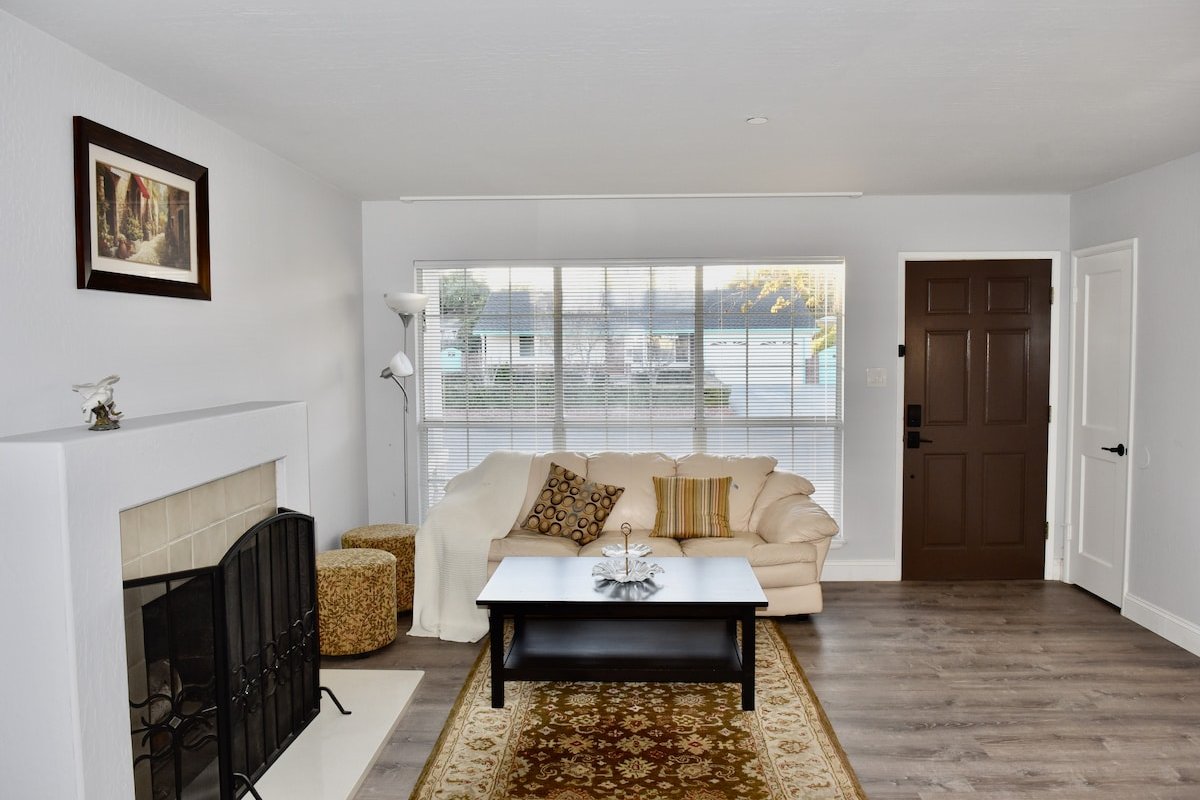 Luxury 3BD/2BA House | Max 4 Adults gallery image 5